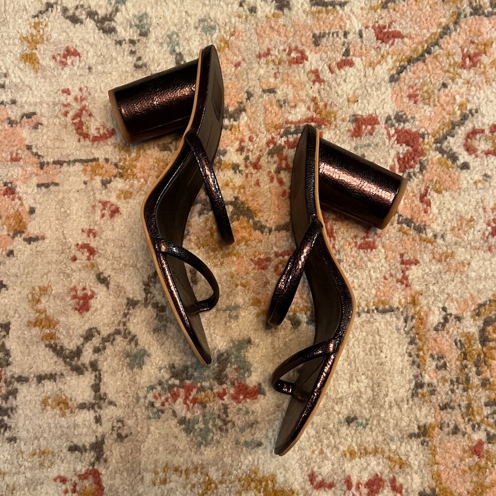 NWOT Bronze Dolce Vita Noles Heels